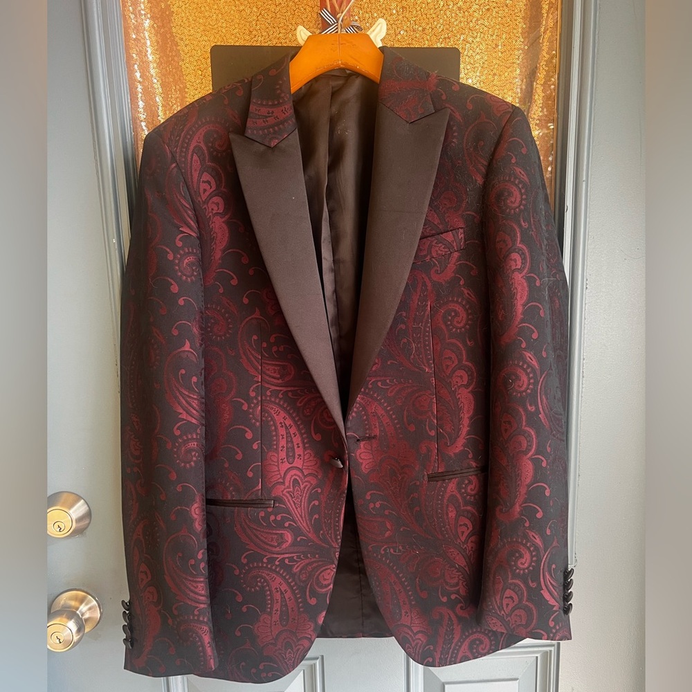 Perfect for HOMECOMING, PROM, WEDDING etc. SLIM FIT. WORN 1 TIME